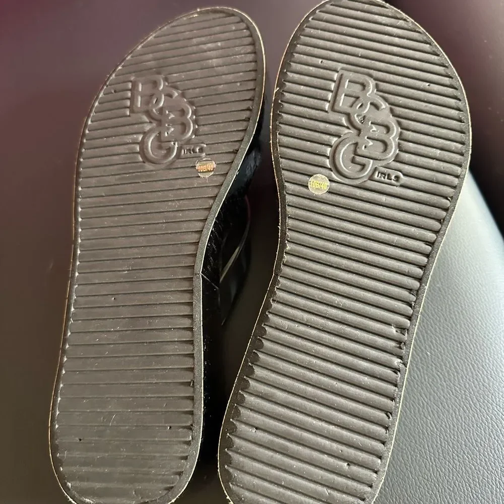 BCBG Platform Flip Flops Black Wedge Sandals Womens Size 10 Logo Disc Thong
